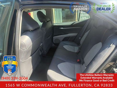Used 2018 Toyota Camry XLE FWD image 12