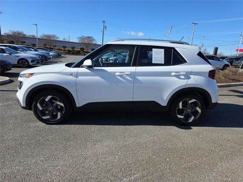 Certified 2025 Hyundai Venue SEL image 8