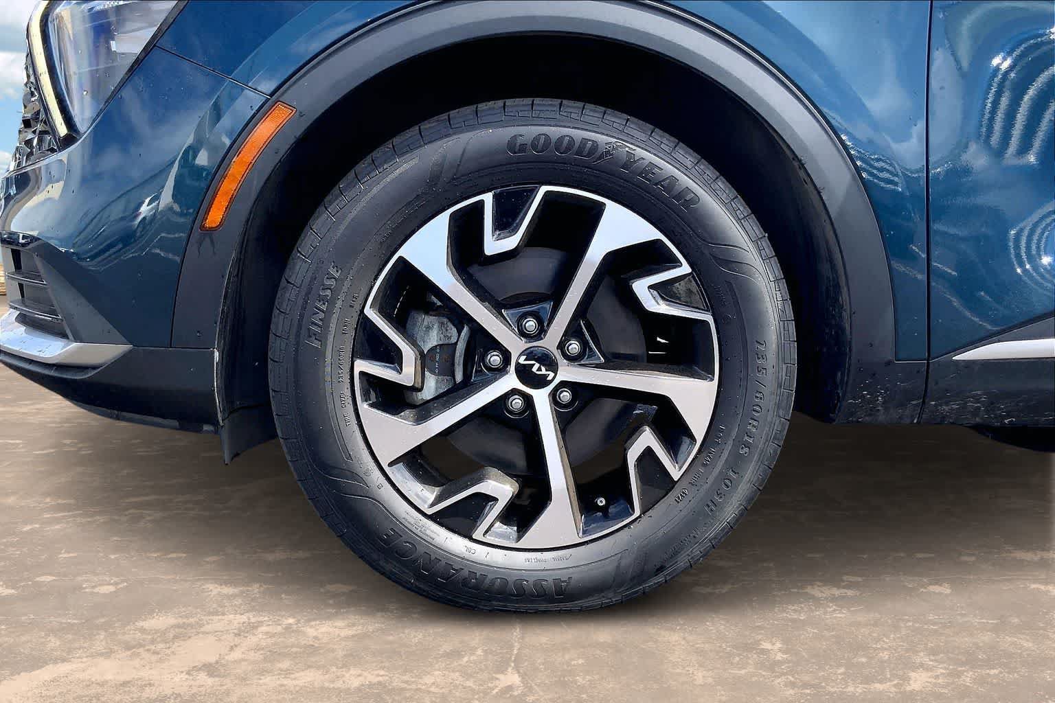 Used 2023 Kia Sportage EX AWD/4WD image 8