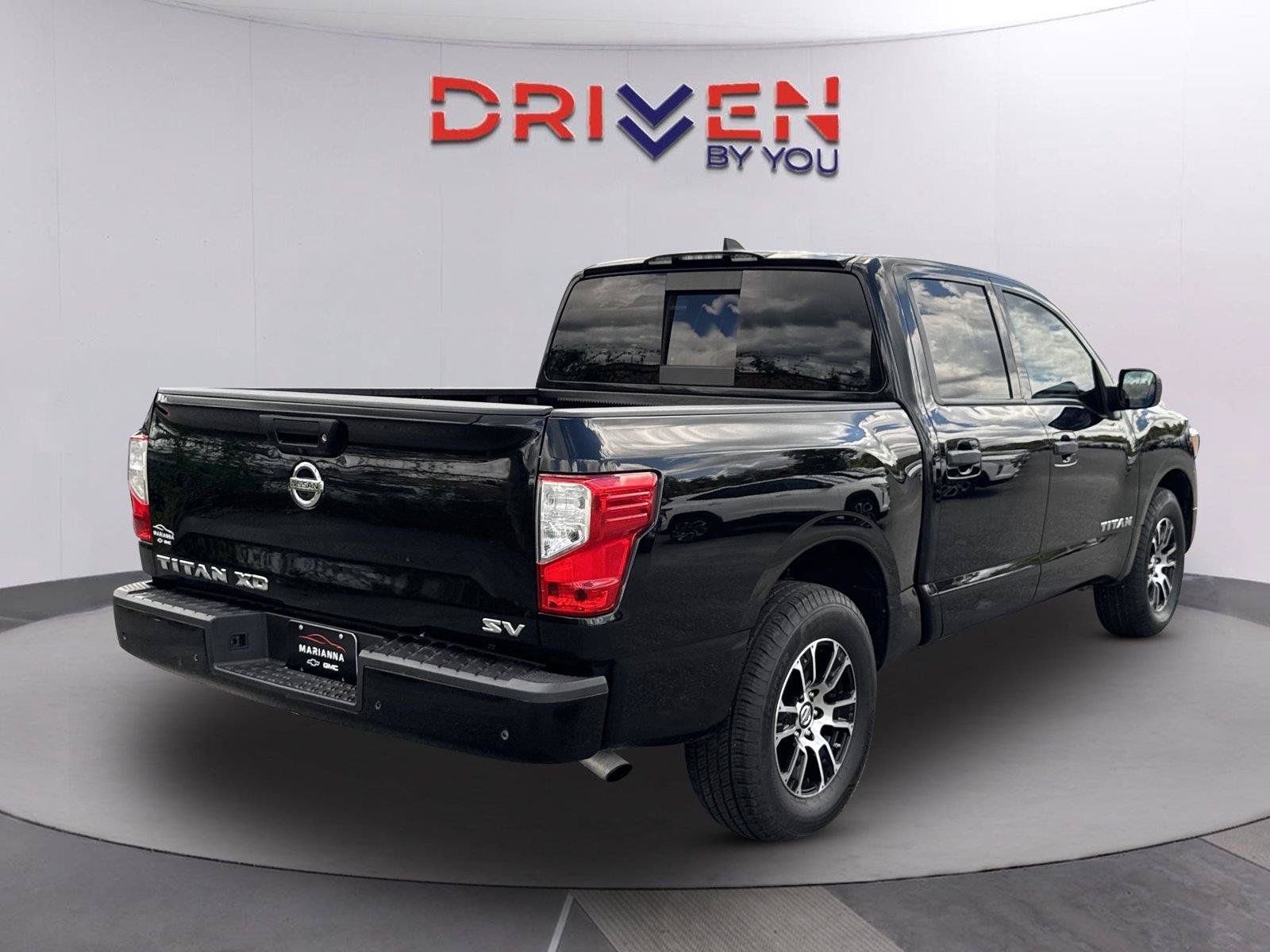 Used 2022 Nissan Titan SV RWD image 3