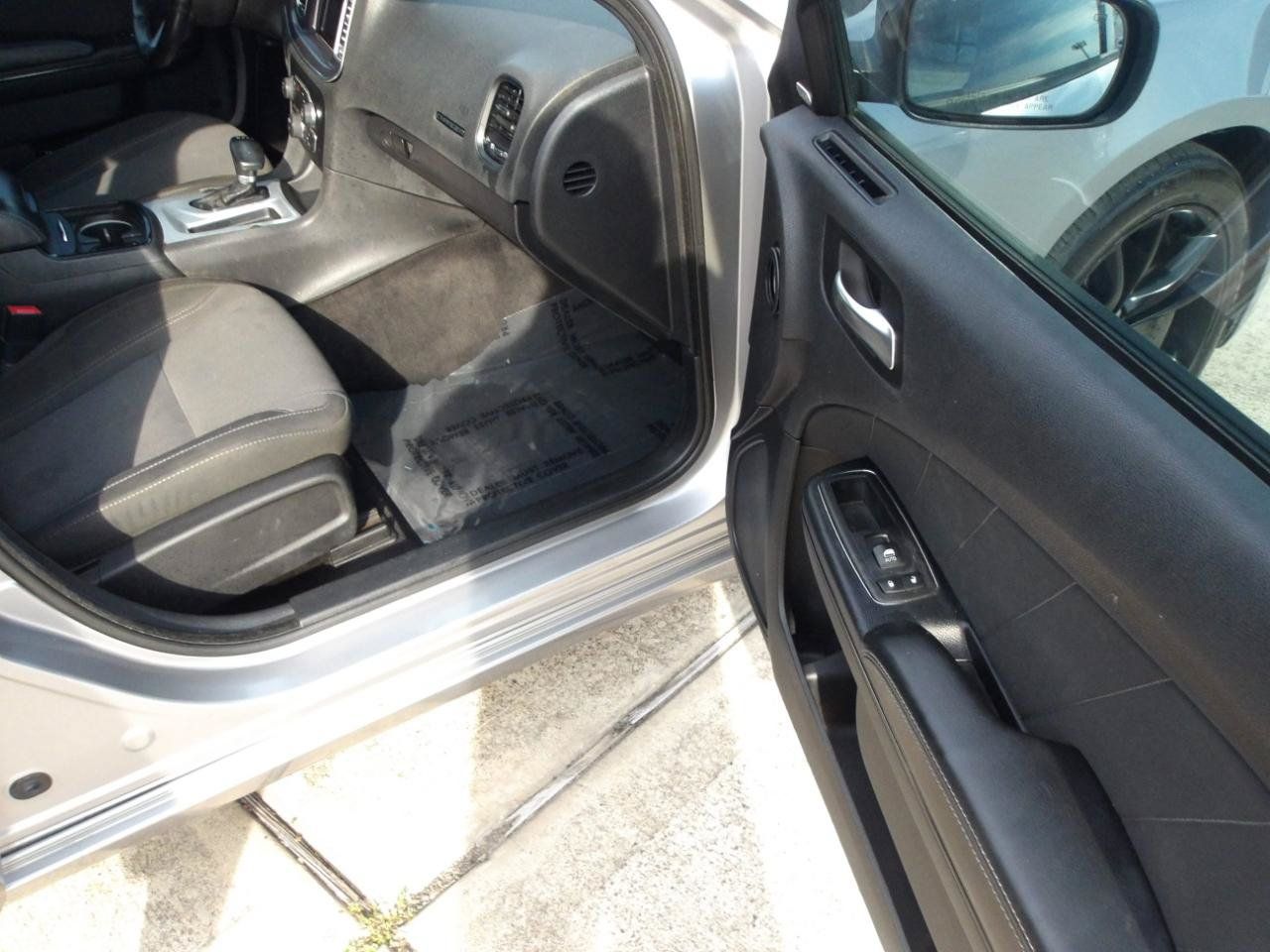 Used 2016 Dodge Charger SXT w/ Blacktop Package RWD image 6