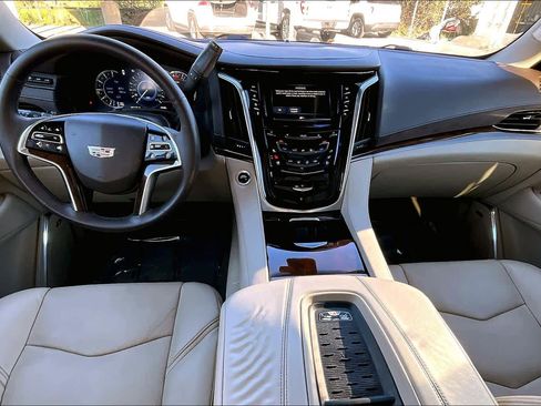 Used 2017 Cadillac Escalade Luxury image 15