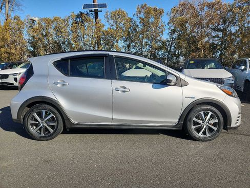 Used 2018 Toyota Prius C One w/ Carpet Mat Package image 7