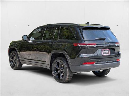 New 2025 Jeep Grand Cherokee Limited w/ Luxury Tech Group II image 8