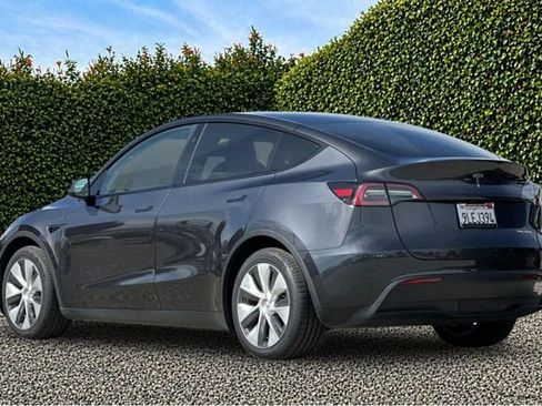 Used 2024 Tesla Model Y Long Range AWD/4WD image 7