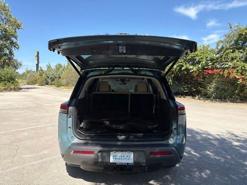 Used 2026 Nissan Pathfinder Platinum w/ Cargo Package FWD image 4