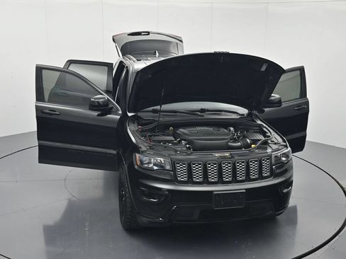 Used 2021 Jeep Grand Cherokee Laredo X AWD/4WD image 46