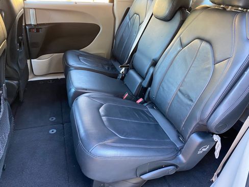 Used 2017 Chrysler Pacifica Touring-L image 26