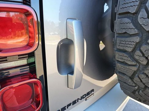 Used 2023 Land Rover Defender 110 SE AWD/4WD image 19