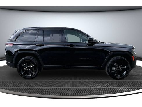 Certified 2023 Jeep Grand Cherokee Altitude AWD/4WD image 15