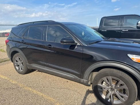 Used 2024 Ford Explorer XLT w/ Equipment Group 202A AWD/4WD image 9