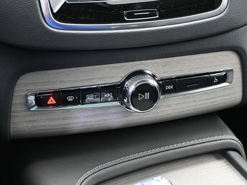 New 2025 Volvo XC90 T8 Ultra w/ Protection Package Premier AWD/4WD image 16