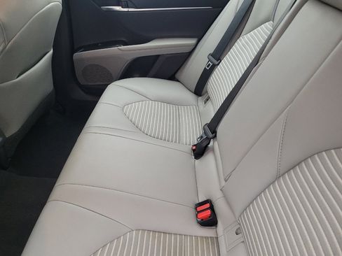 Used 2020 Toyota Camry SE image 18