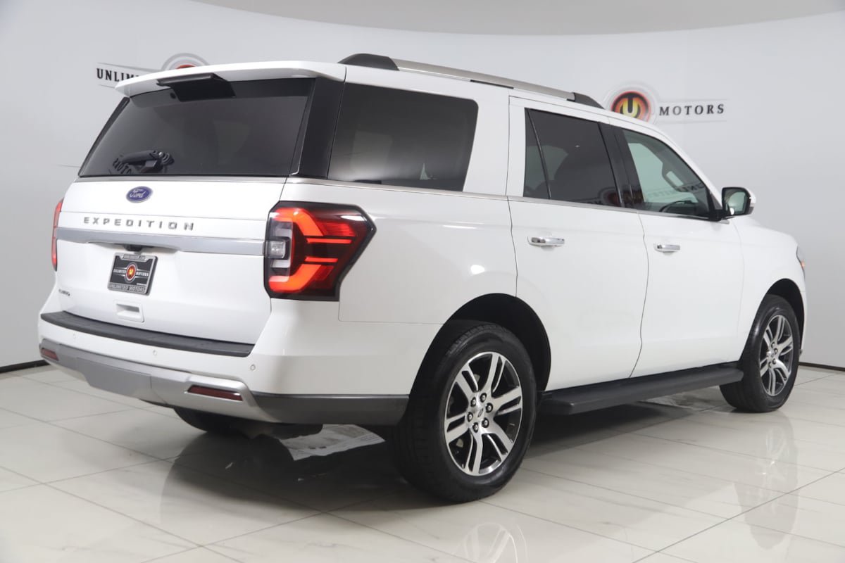 Used 2024 Ford Expedition Limited AWD/4WD image 3