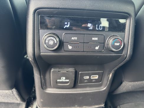 Used 2023 GMC Acadia SLT w/ Elevation Edition FWD image 17