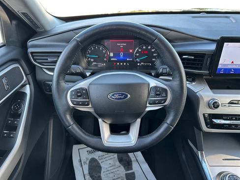 Used 2022 Ford Explorer XLT w/ Equipment Group 202A image 12