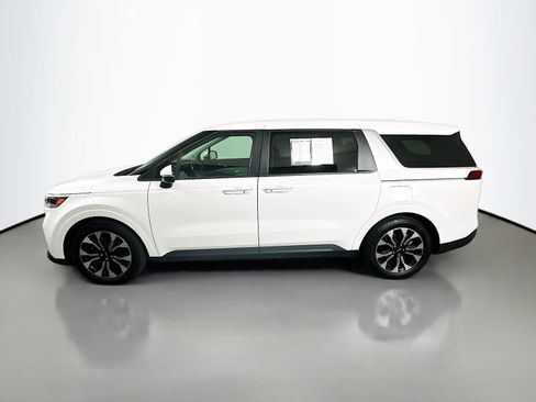 Used 2023 Kia Carnival EX FWD image 4