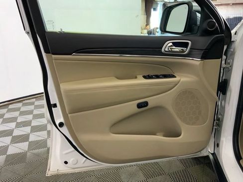 Used 2020 Jeep Grand Cherokee Limited AWD/4WD image 18