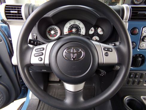 Used 2011 Toyota FJ Cruiser 4WD w/ Convenience Pkg image 43