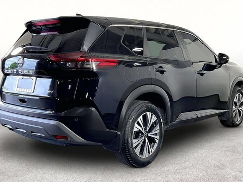 Used 2022 Nissan Rogue SV FWD image 2