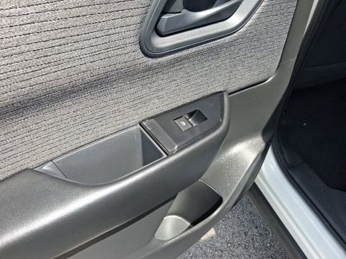 Used 2023 Nissan Rogue S image 10