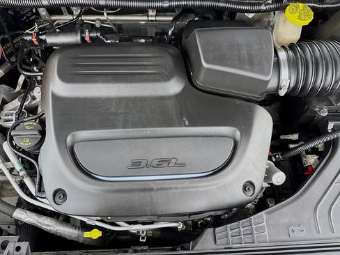 Used 2020 Chrysler Voyager L FWD image 37