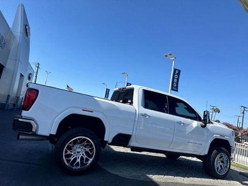 Used 2020 GMC Sierra 2500 SLT w/ Technology Package RWD image 2