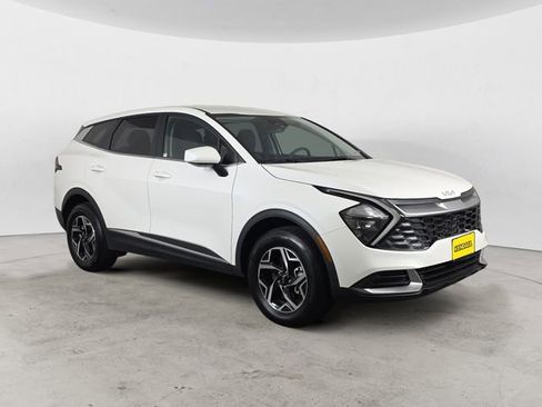 Used 2023 Kia Sportage LX image 7