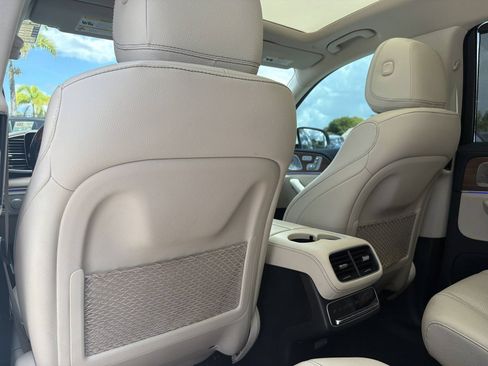 Used 2022 Mercedes-Benz GLS 450 4MATIC image 19