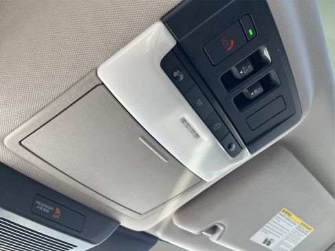 Used 2022 Nissan Pathfinder SV w/ SV Premium Package image 23