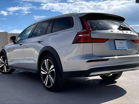 Used 2025 Volvo V60 B5 Cross Country Plus AWD/4WD image 4