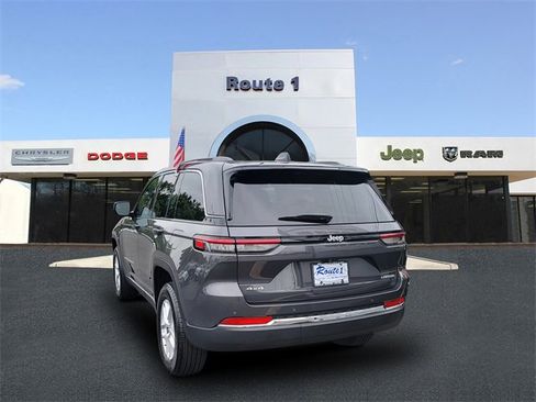 Used 2025 Jeep Grand Cherokee Laredo X image 7