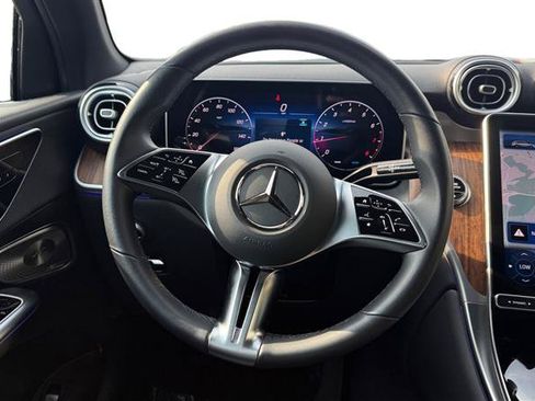 Used 2025 Mercedes-Benz GLC 300 4MATIC image 13