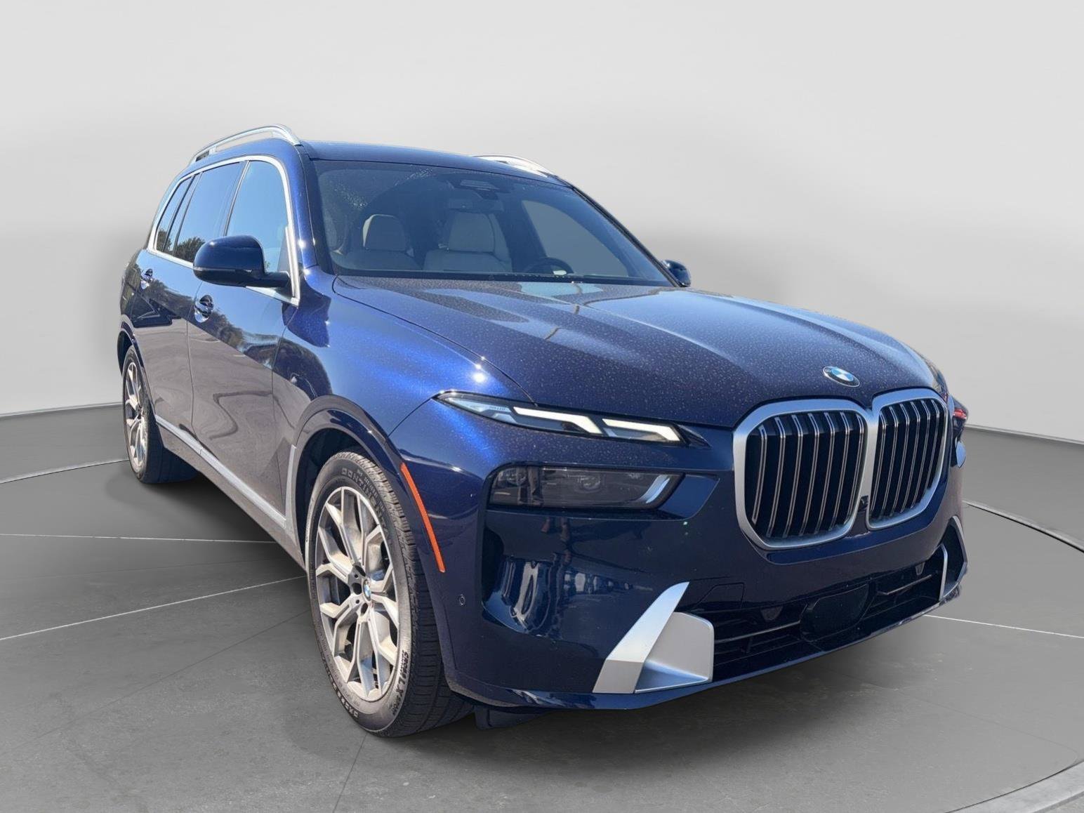 Used 2023 BMW X7 xDrive40i w/ Premium Package AWD/4WD image 4