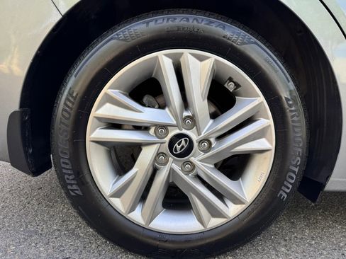 Used 2019 Hyundai Elantra SEL FWD image 17