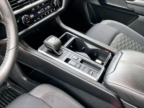 Used 2024 Nissan Pathfinder SV w/ Lighting Package (N92) image 15