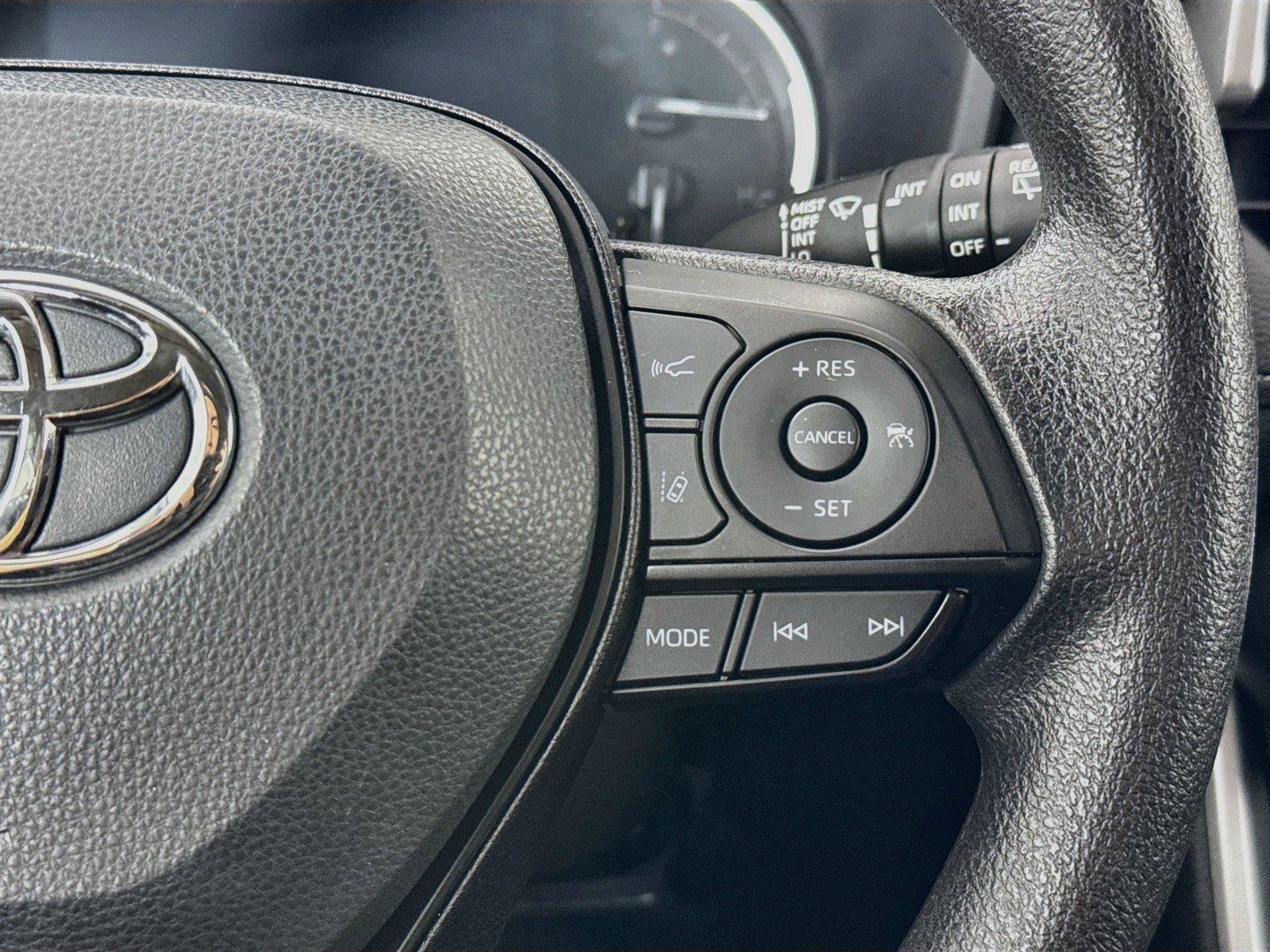 Certified 2025 Toyota RAV4 XLE AWD/4WD image 18