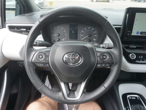 Used 2023 Toyota Corolla SE FWD image 3