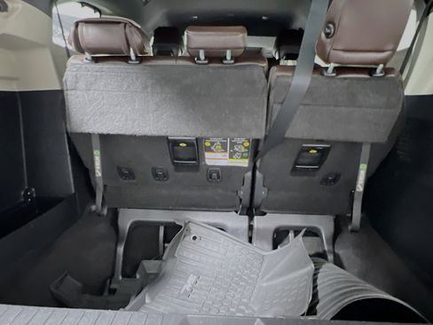 Used 2021 Toyota Sienna Platinum image 34