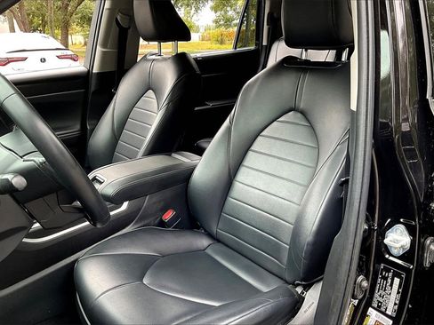 Used 2022 Toyota Highlander XLE image 18