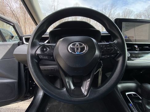 Used 2025 Toyota Corolla LE image 29