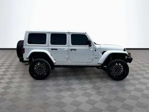 Used 2020 Jeep Wrangler Unlimited Sahara AWD/4WD image 4
