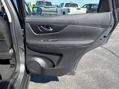 Used 2018 Nissan Rogue S FWD image 20
