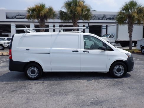 Used 2023 Mercedes-Benz Metris image 1