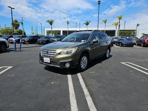 Used 2015 Subaru Outback 2.5i Premium AWD/4WD image 3