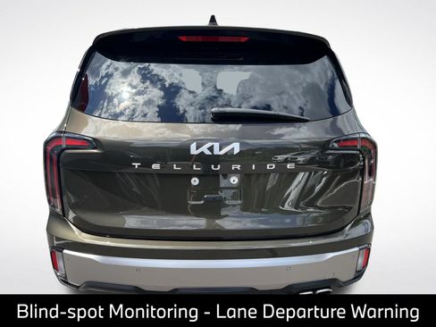 Used 2025 Kia Telluride EX w/ EX Captain's Chair Package FWD image 9