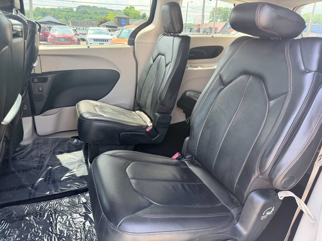 Used 2017 Chrysler Pacifica Touring-L Plus FWD image 10