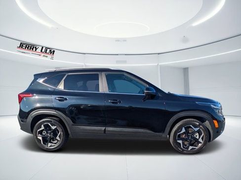 Used 2024 Kia Seltos EX image 2