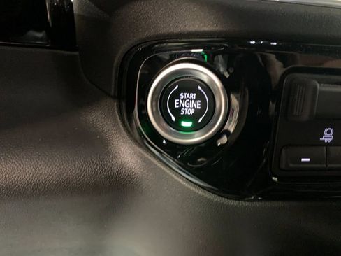 Used 2025 GMC Sierra 2500 SLT w/ SLT Convenience Package AWD/4WD image 23