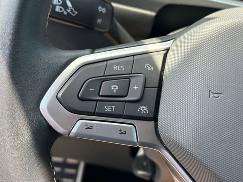 Used 2023 Volkswagen Tiguan SE R-Line image 19